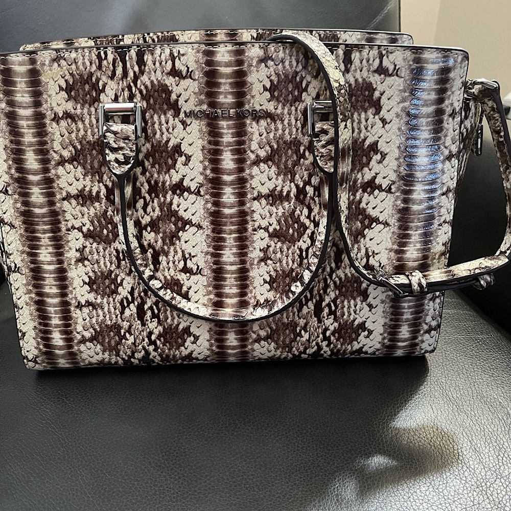 Michael Kors Selma in Snake print.